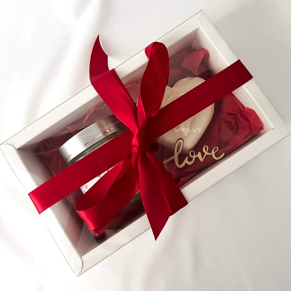 Gift Set “Jar of Love – I Love You” (1 scented candle in a glass jar, 1 scented heart-shaped candle)