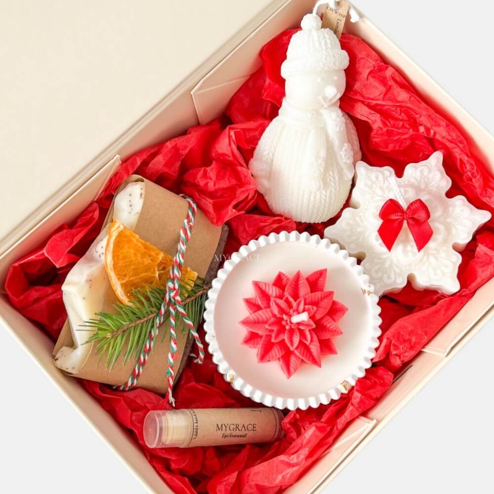Cadou de Crăciun ”Christmas with Grace” - set lumânări parfumate ceară vegetală, săpun natural și balsam de buze, ambalare premium