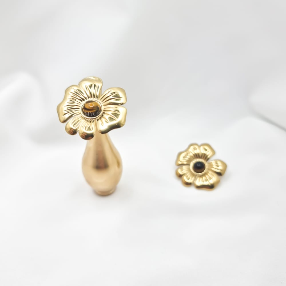 Cercei Stud ”Be stylish”, aurii, în formă de floare, decorați cu pietre, din oțel inoxidabil