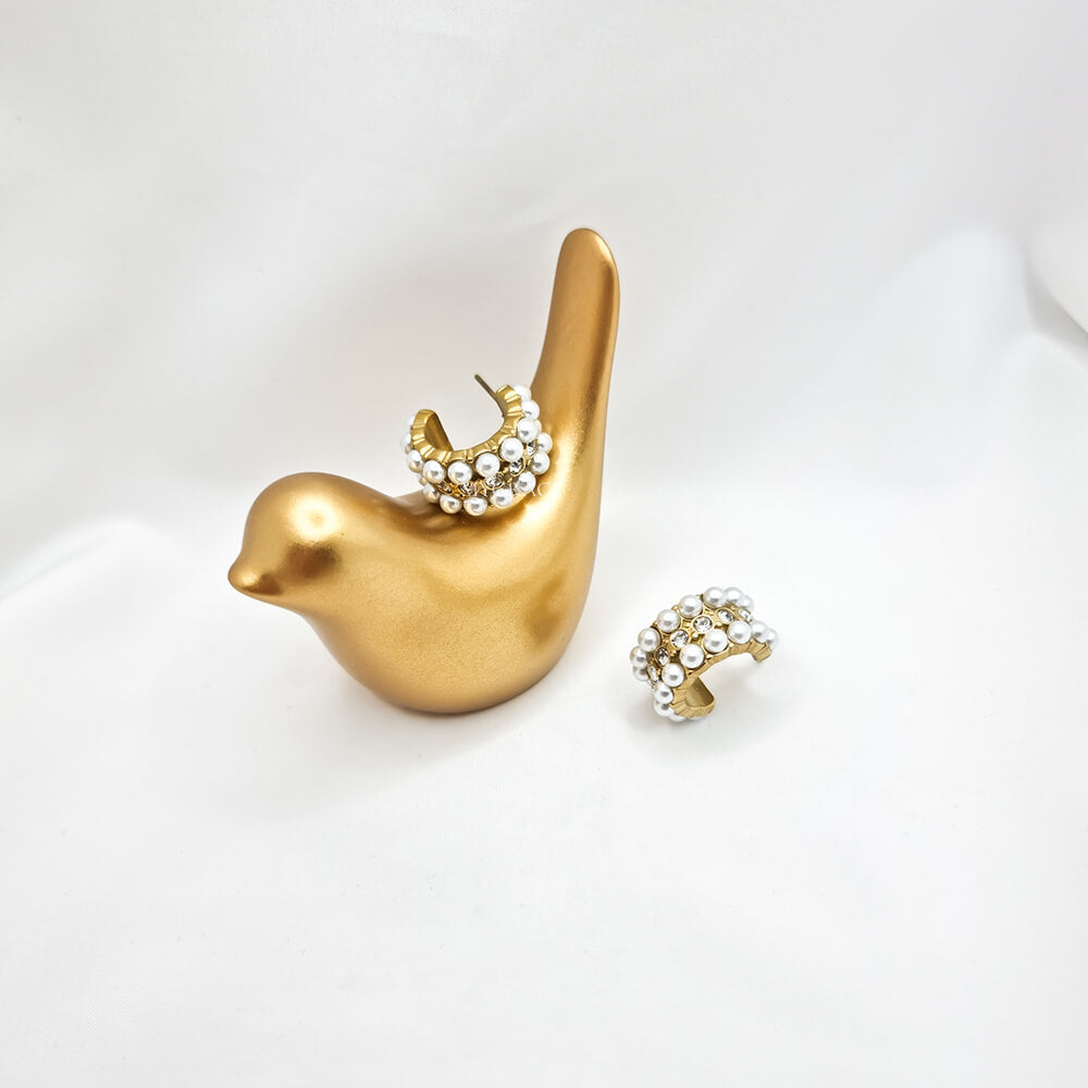 Cercei Hoop ”Be pure”, albi, decorați cu perluțe, oțel inoxidabil, placați cu aur 18K