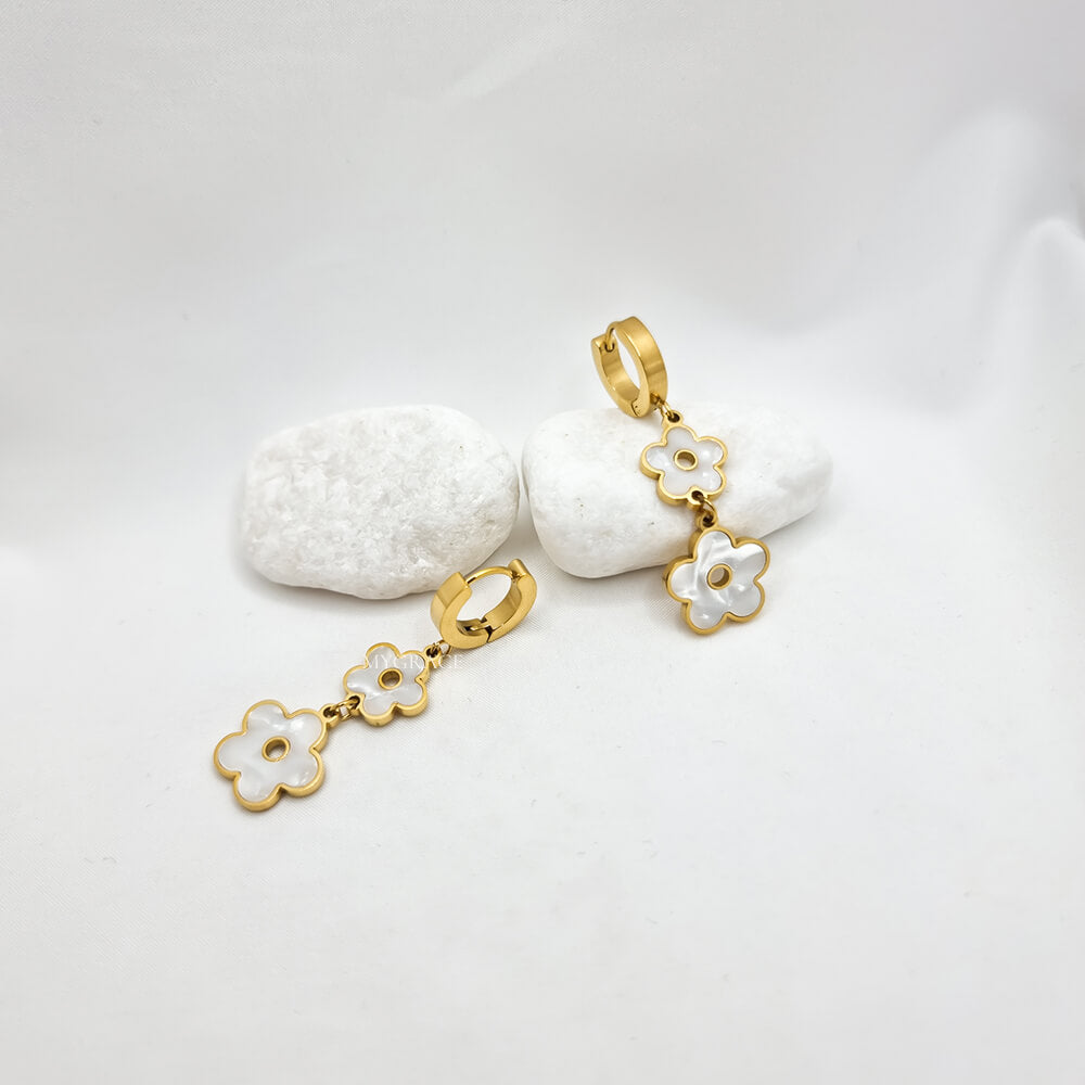 Cercei Drop ”Be cute”, ivoire, model floral, oțel inoxidabil, placați cu aur 18K, sidefați