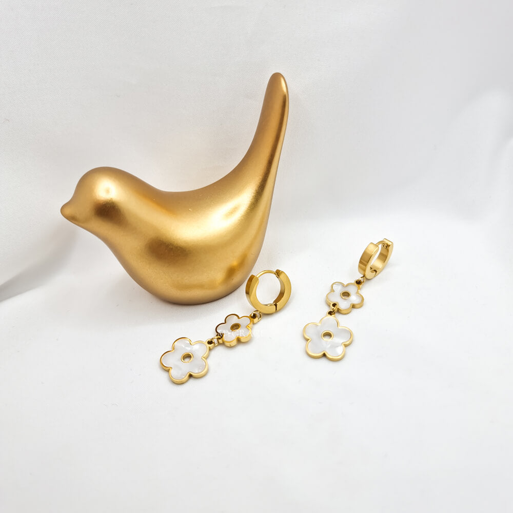 Cercei Drop ”Be cute”, ivoire, model floral, oțel inoxidabil, placați cu aur 18K, sidefați