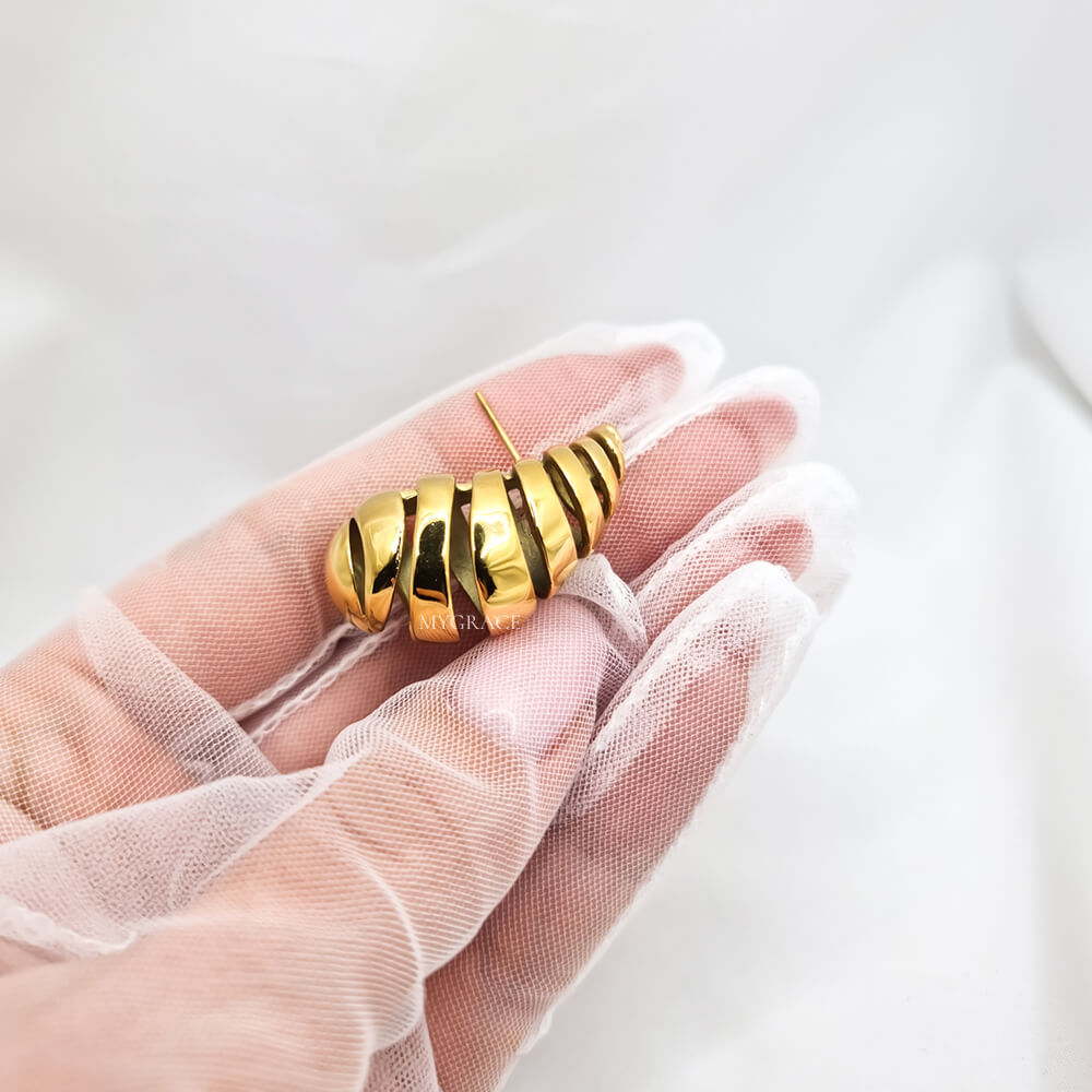Cercei Stud ”Be stylish”, aurii, model croissant, oțel inoxidabil, placați cu aur 18K