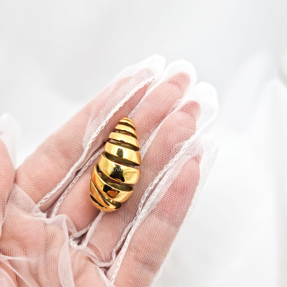 Cercei Stud ”Be stylish”, aurii, model croissant, oțel inoxidabil, placați cu aur 18K