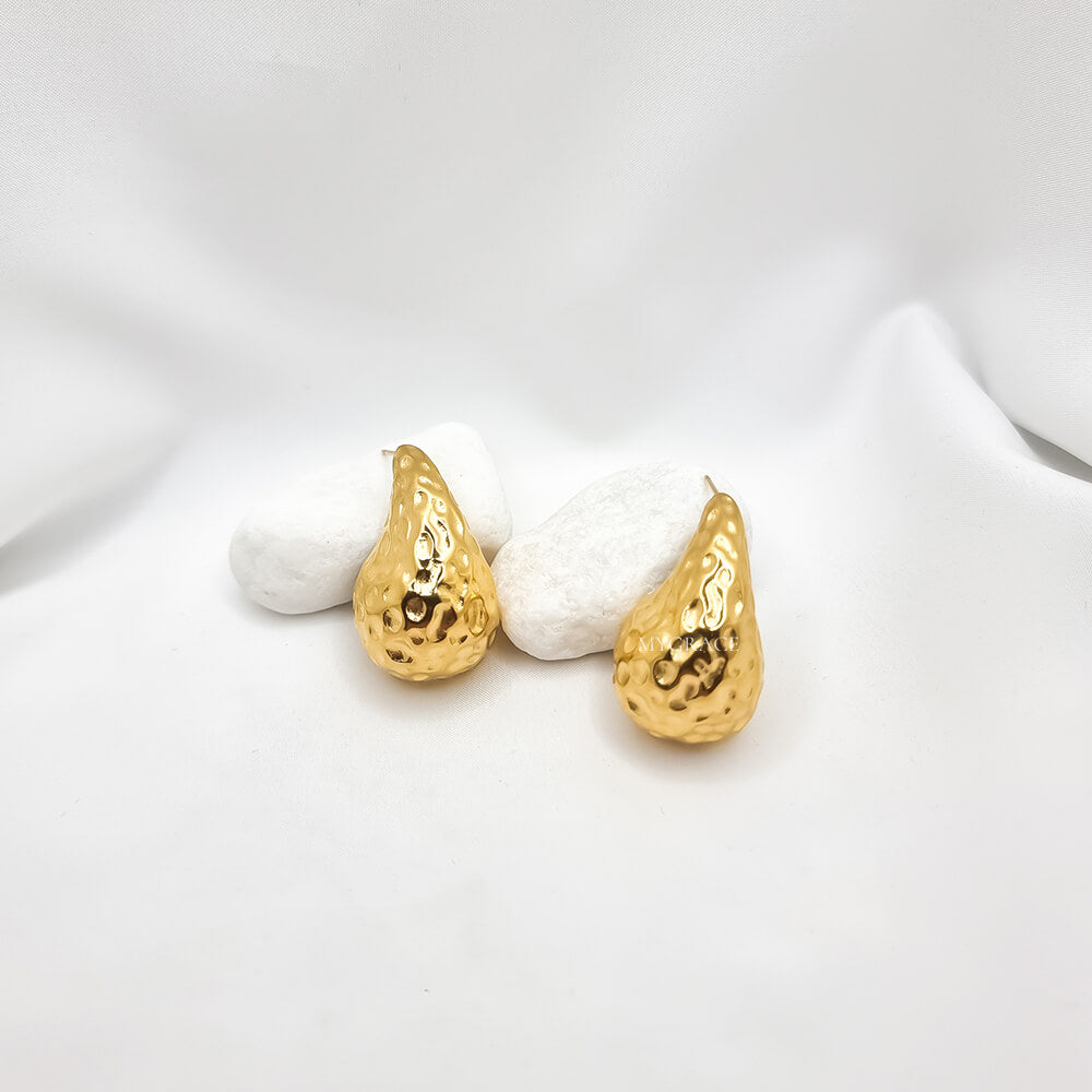 Cercei Stud ”Be stylish”, aurii, model lacrimă/picătură, texturați, oțel inoxidabil, placați cu aur 18K