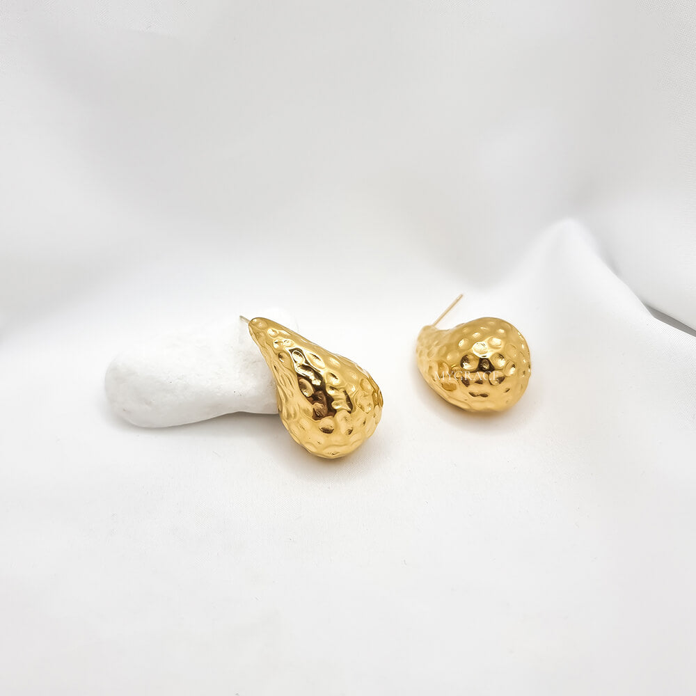 Cercei Stud ”Be stylish”, aurii, model lacrimă/picătură, texturați, oțel inoxidabil, placați cu aur 18K
