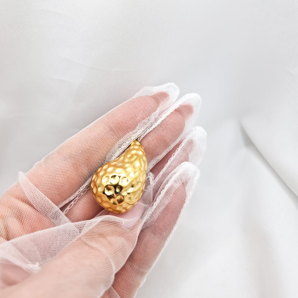 Cercei Stud ”Be stylish”, aurii, model lacrimă/picătură, texturați, oțel inoxidabil, placați cu aur 18K