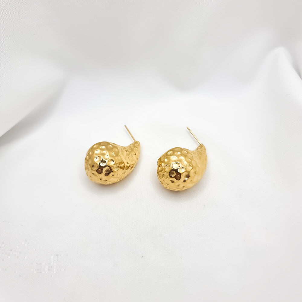 Cercei Stud ”Be stylish”, aurii, model lacrimă/picătură, texturați, oțel inoxidabil, placați cu aur 18K