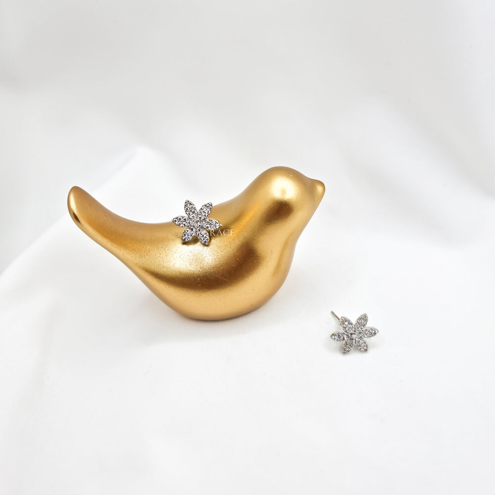 Cercei Stud ”Be luxurious”, argintii, decorați cu zirconiu, model floare, mireasă