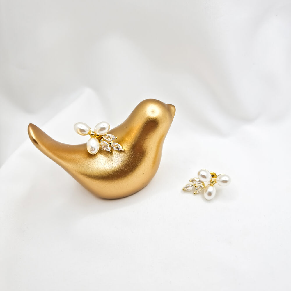 Cercei Stud ”Be sublime”, albi, decorați cu zirconiu și perluțe, model floral, mireasă
