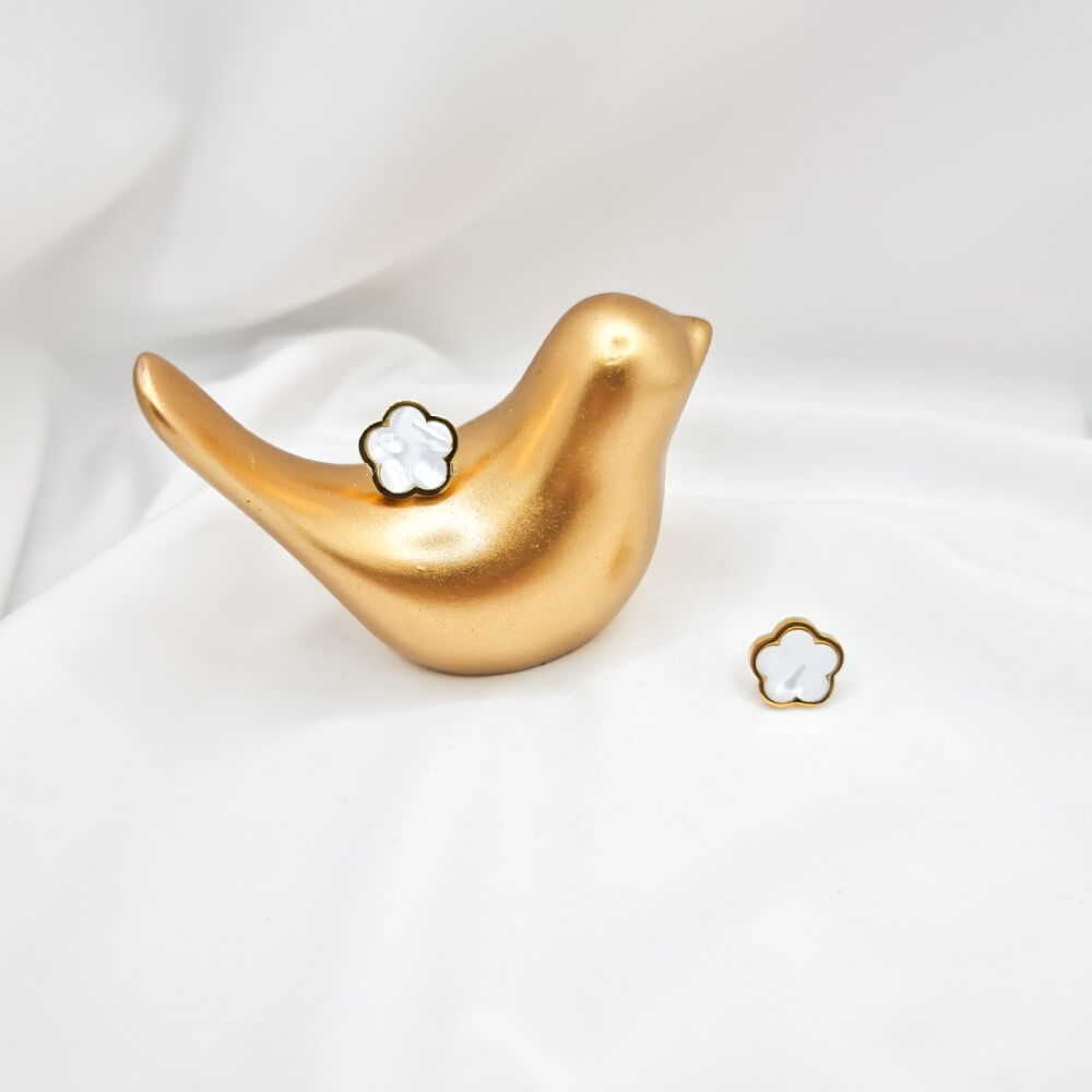 Cercei Stud oțel inoxidabil ”Be reasonable” ivoire în formă de floare 1.3 cm