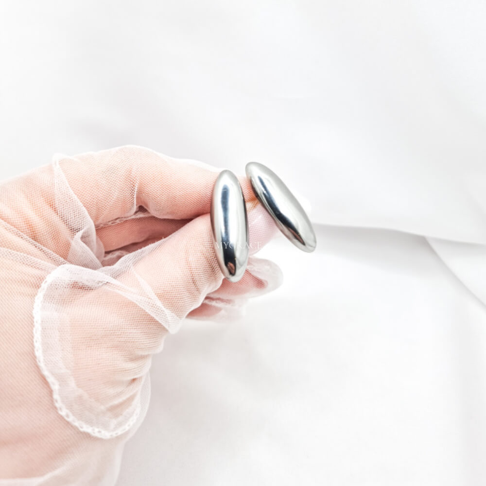 Cercei inox ”Be stylish”, argintii, ovali, placați cu aur 18K, tip stud