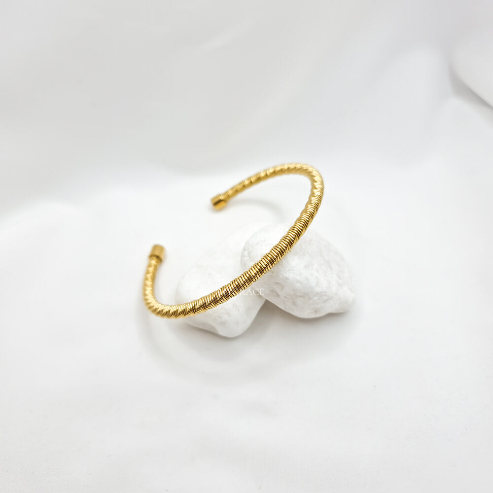 Brățară bangle ”Be simple” aurie, oțel inoxidabil, placată cu aur 18K
