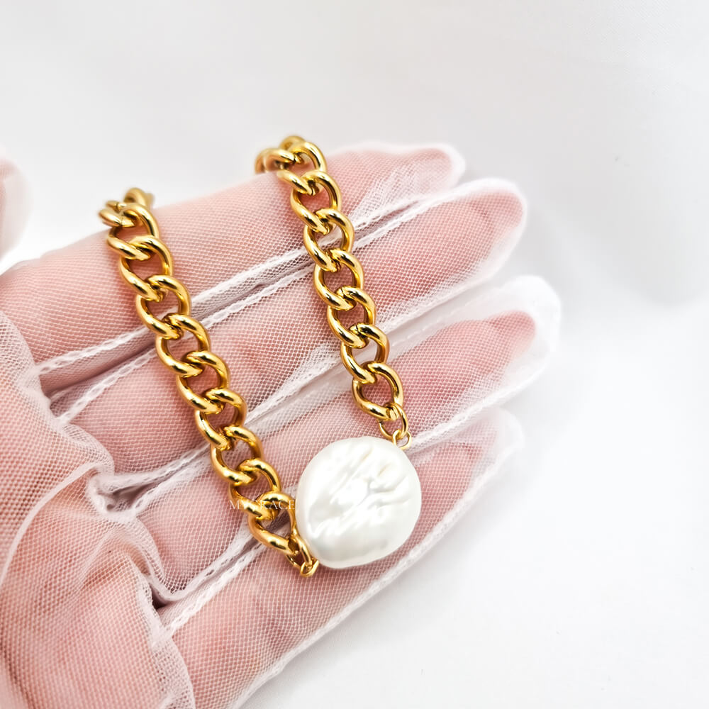Brățară oțel inoxidabil ”Be sophisticated”, aurie, model zale, decorată cu perluță, placată cu aur 18K