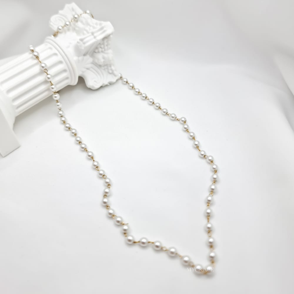 Colier oțel inoxidabil ”Be elegant”, alb, decorat cu perluțe mici