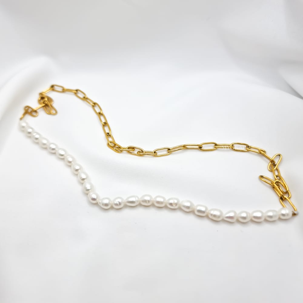 Colier oțel inoxidabil ”Be exquisite”, auriu, jumătate model lanț, jumătate decorat cu perluțe, placat cu aur