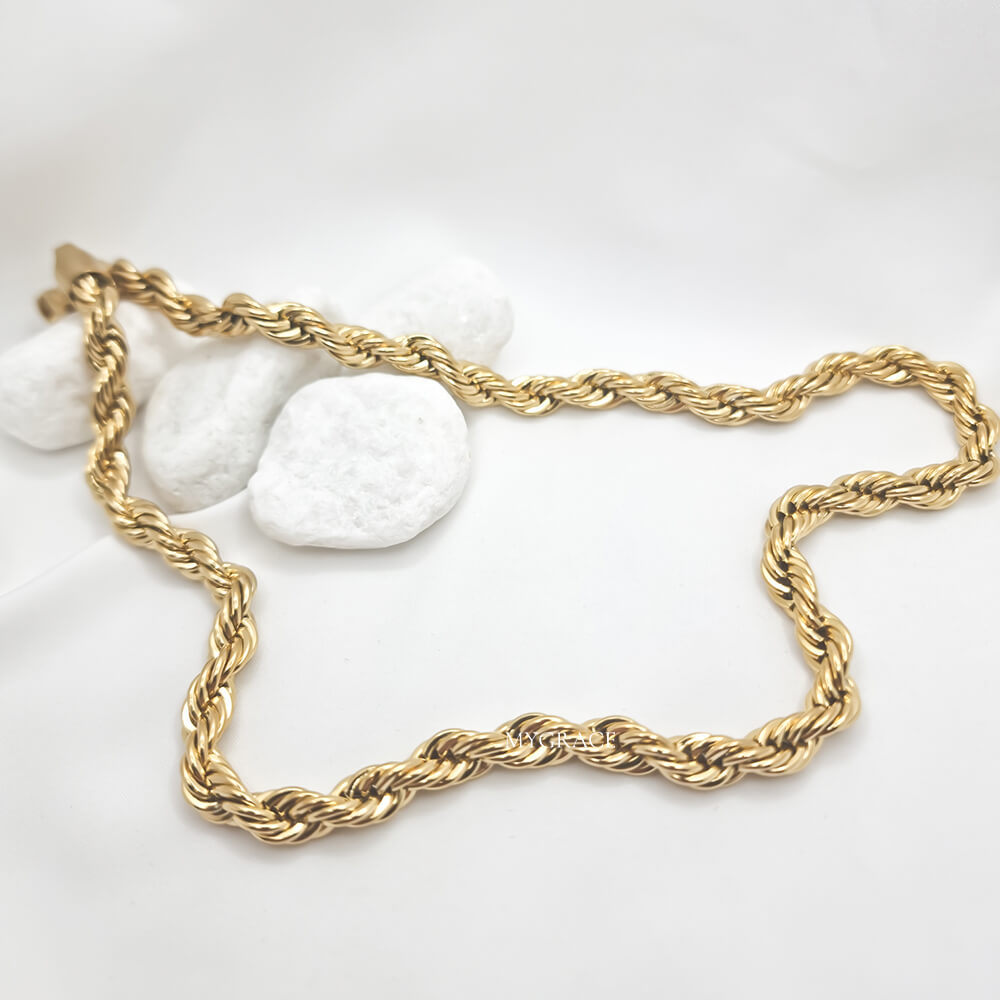 Colier oțel inoxidabil ”Be sophisticated” auriu, model răsucit, 0.7 cm