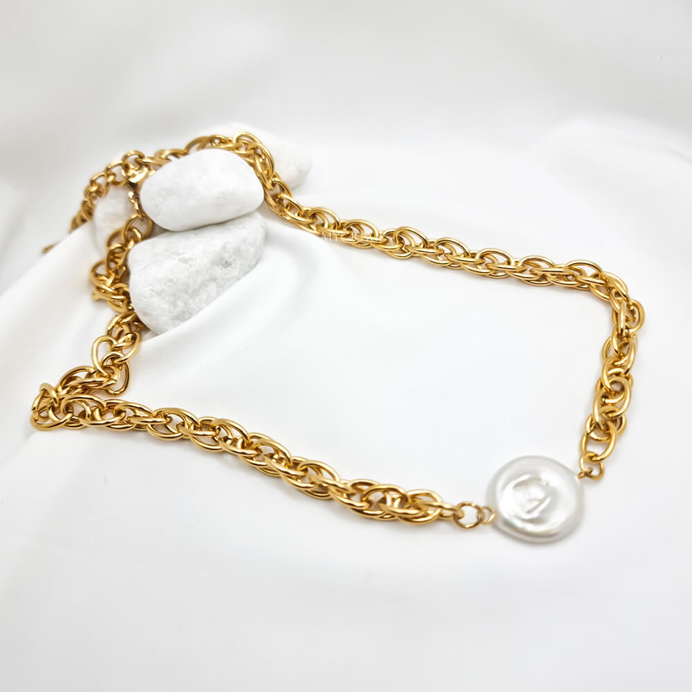 Colier/choker oțel inoxidabil ”Be sophisticated”, auriu, model zale, decorat cu perluță