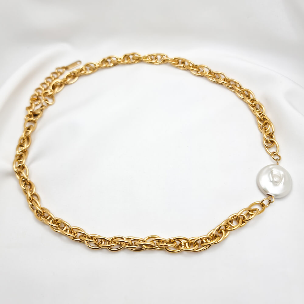 Colier/choker oțel inoxidabil ”Be sophisticated”, auriu, model zale, decorat cu perluță