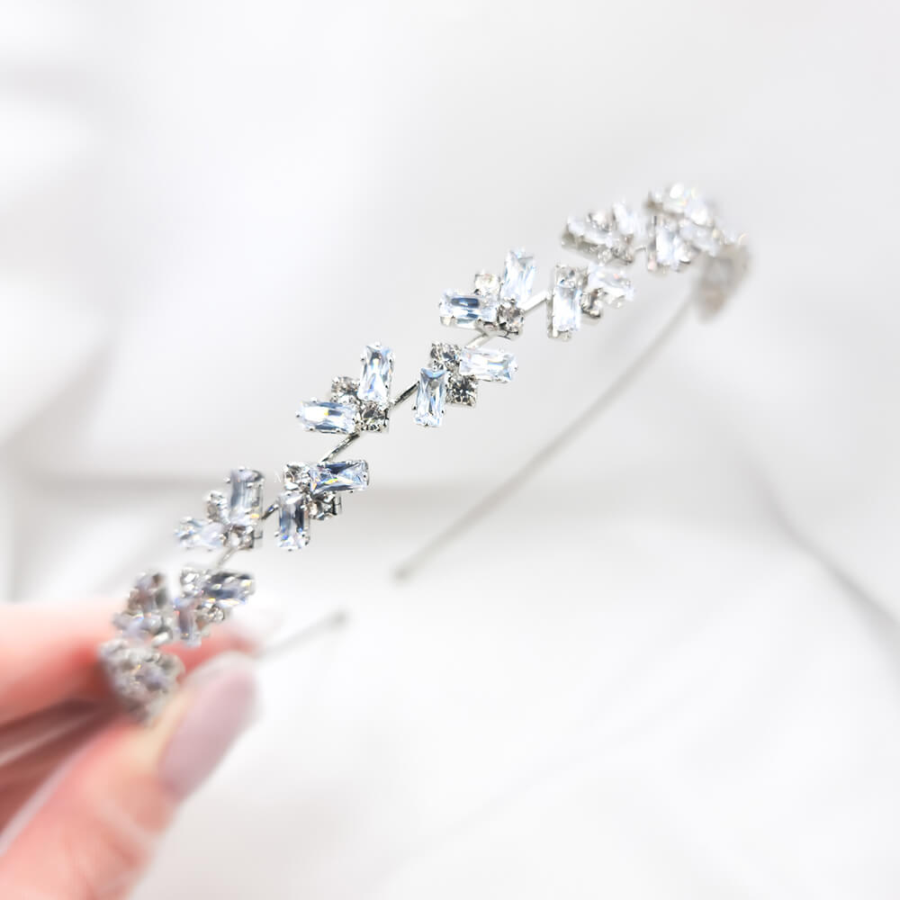 Accesoriu păr mireasă ”Be splendid”, decorat cu cristale de sticlă, tip coroniță/diademă, model geometric