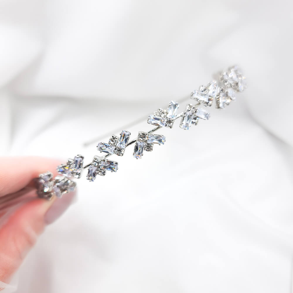 Accesoriu păr mireasă ”Be splendid”, decorat cu cristale de sticlă, tip coroniță/diademă, model geometric