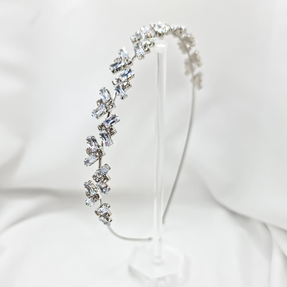 Accesoriu păr mireasă ”Be splendid”, decorat cu cristale de sticlă, tip coroniță/diademă, model geometric