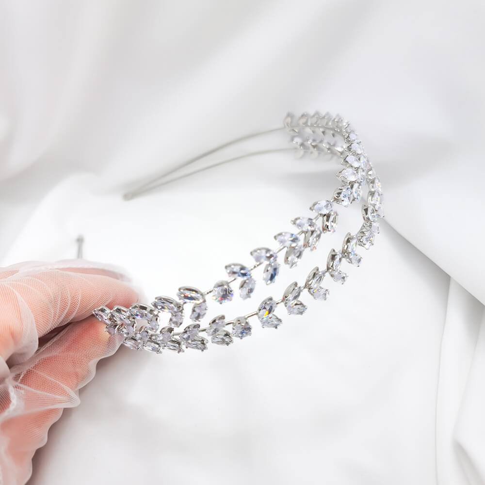 Accesoriu păr mireasă ”Be exquisite”, argintiu, tip coroniță/diademă, două rânduri, decorată cu zirconiu