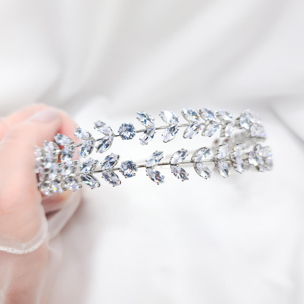 Accesoriu păr mireasă ”Be exquisite”, argintiu, tip coroniță/diademă, două rânduri, decorată cu zirconiu