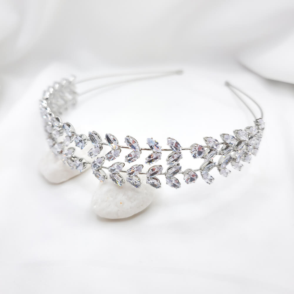 Accesoriu păr mireasă ”Be exquisite”, argintiu, tip coroniță/diademă, două rânduri, decorată cu zirconiu