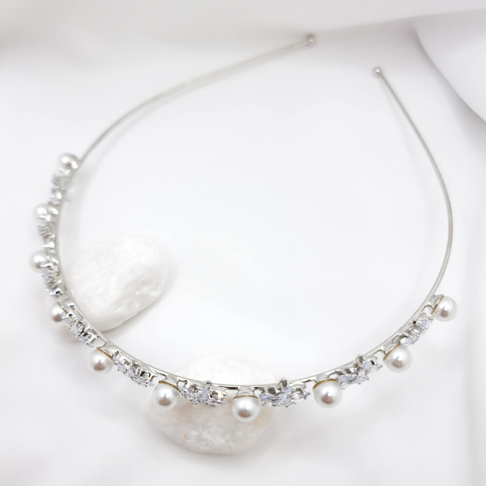 Accesoriu păr mireasă ”Be splendid”, decorat cu pietricele și perluțe, tip coroniță/diademă, model floral