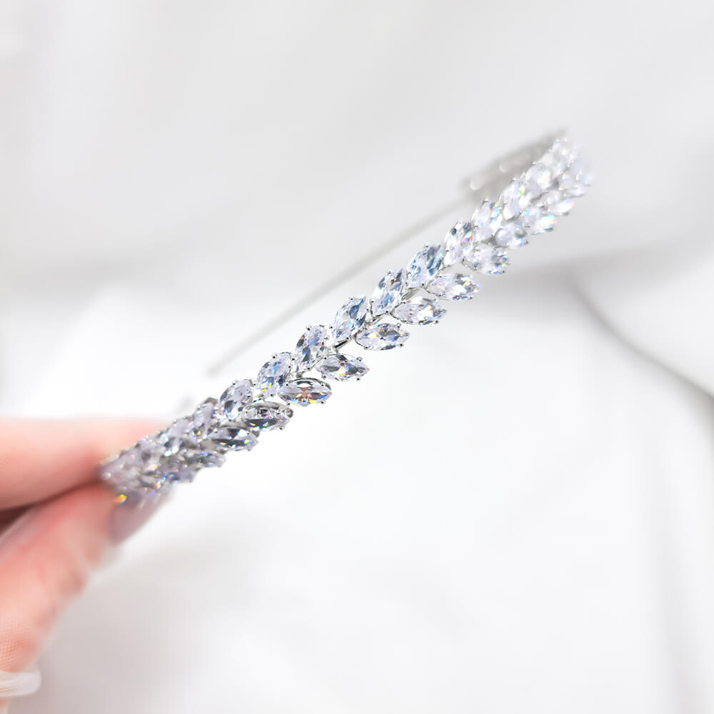 Accesoriu păr mireasă ”Be exquisite”, argintiu, tip coroniță/diademă, decorată cu zirconiu, 1.2 cm