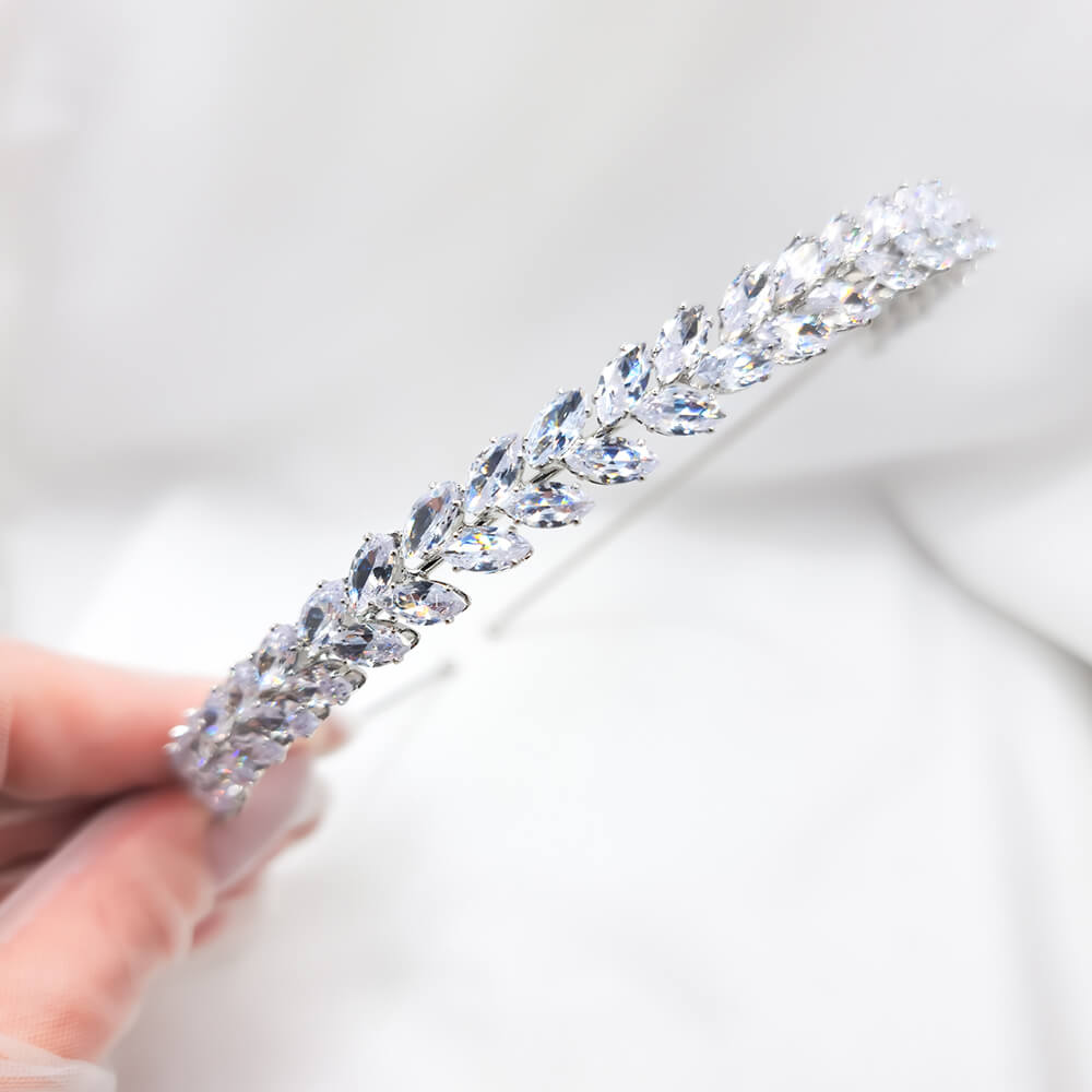 Accesoriu păr mireasă ”Be exquisite”, argintiu, tip coroniță/diademă, decorată cu zirconiu, 1.2 cm