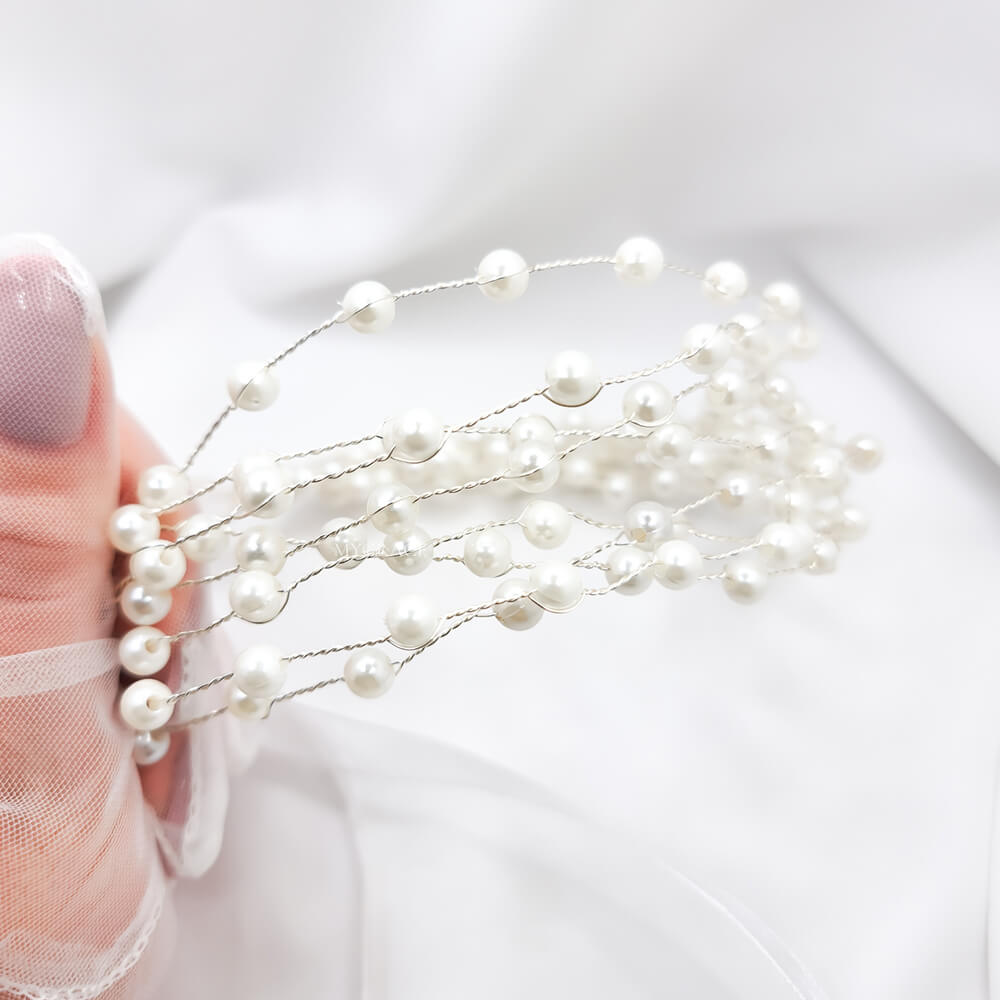 Accesoriu păr mireasă ”Be fascinating”, alb, 8 rânduri, decorat cu perle, tip coroniță/diademă flexibilă (modelatoare)