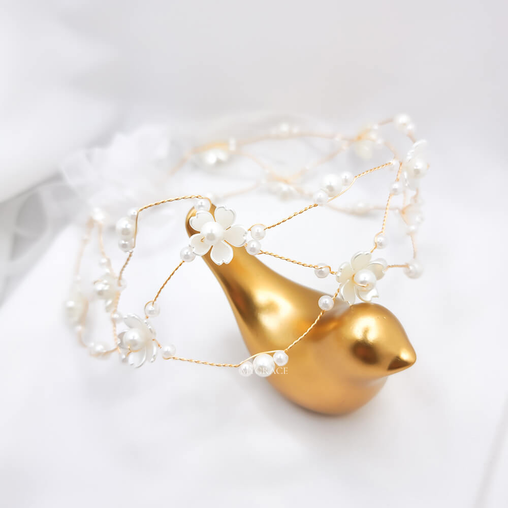 Accesoriu păr mireasă ”Be fascinating”, ivoire, decorat cu floricele și perle, tip coroniță/diademă flexibilă (modelatoare), model plasă