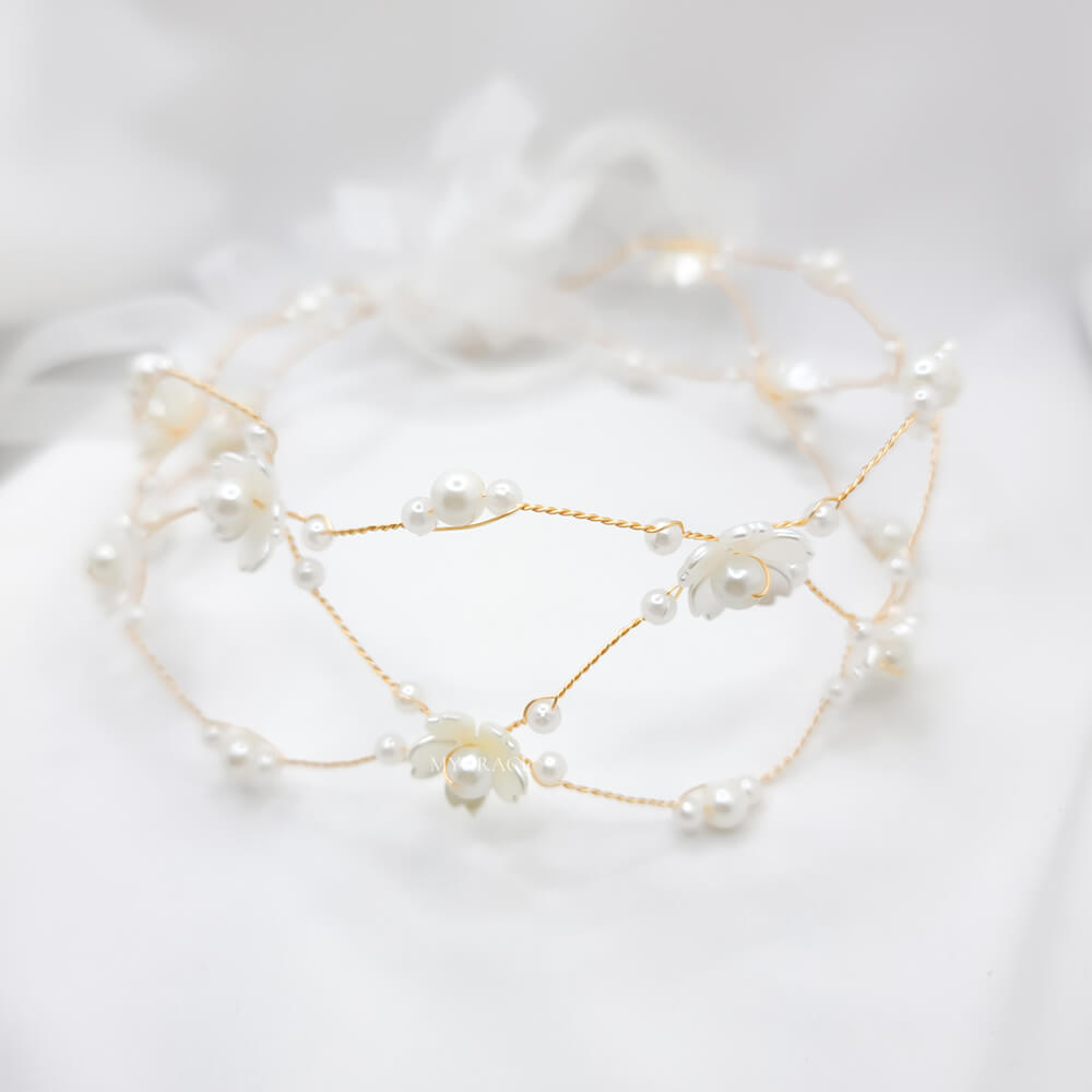 Accesoriu păr mireasă ”Be fascinating”, ivoire, decorat cu floricele și perle, tip coroniță/diademă flexibilă (modelatoare), model plasă