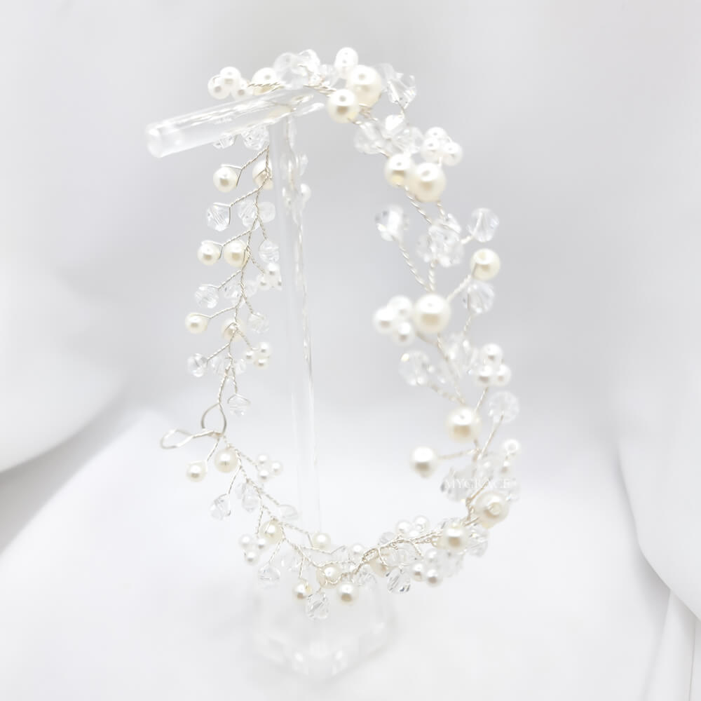 Accesoriu păr mireasă ”Be pure”, alb, decorat cu perle și cristale transparente, tip coroniță/diademă flexibilă (modelatoare)