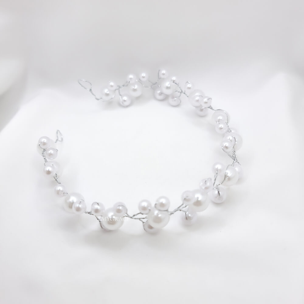 Accesoriu păr mireasă ”Be pure”, alb, decorat cu perle, tip coroniță/diademă flexibilă (modelatoare)