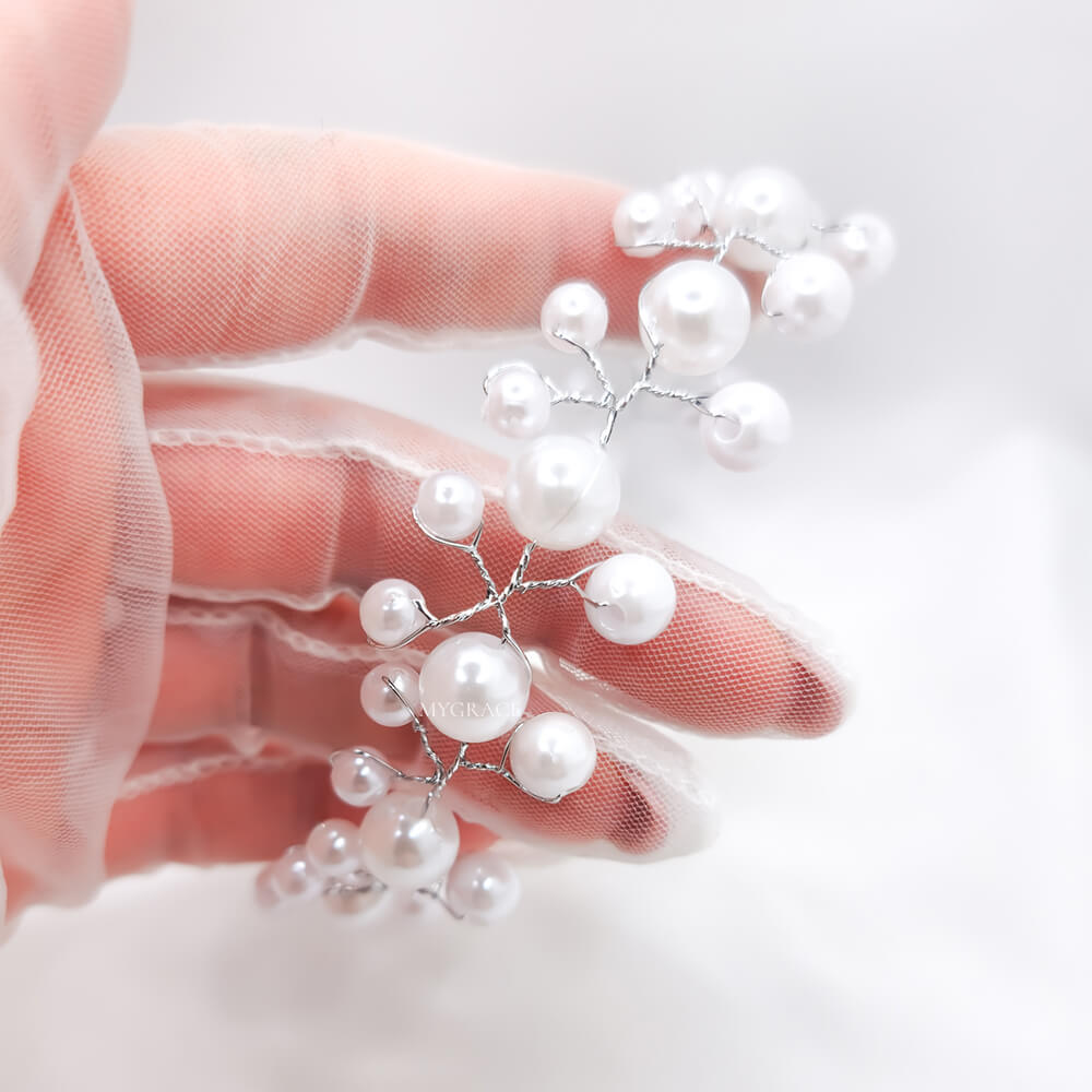 Accesoriu păr mireasă ”Be pure”, alb, decorat cu perle, tip coroniță/diademă flexibilă (modelatoare)