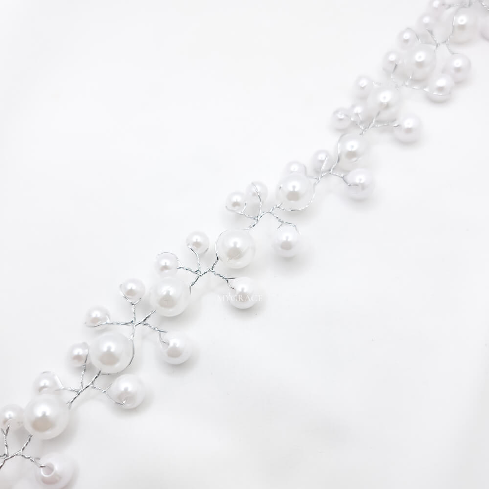 Accesoriu păr mireasă ”Be pure”, alb, decorat cu perle, tip coroniță/diademă flexibilă (modelatoare)