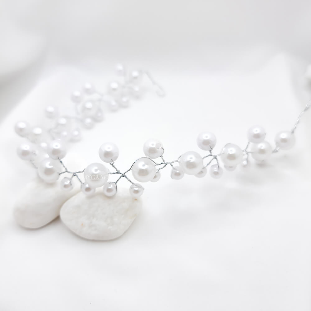 Accesoriu păr mireasă ”Be pure”, alb, decorat cu perle, tip coroniță/diademă flexibilă (modelatoare)