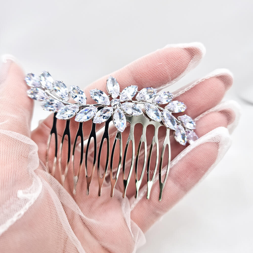 Accesoriu păr mireasă ”Be exquisite”, argintiu, tip pieptăn, decorat cu zirconiu, model floare