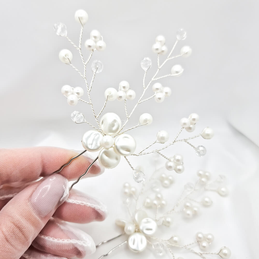 Accesoriu păr mireasă ”Be gentle”, alb, tip ac de păr (pin), decorat cu perluțe, model floral (set 2 bucăți)