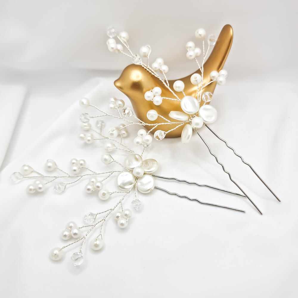 Accesoriu păr mireasă ”Be gentle”, alb, tip ac de păr (pin), decorat cu perluțe, model floral (set 2 bucăți)