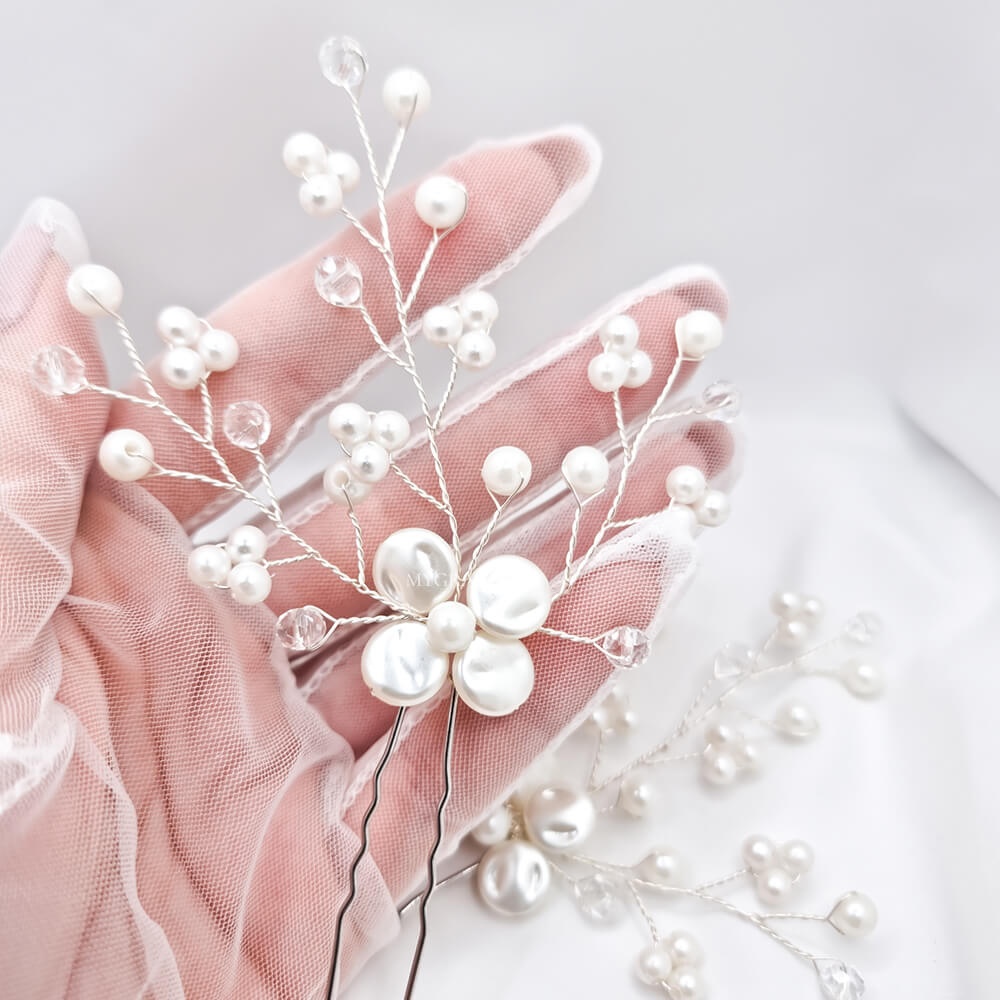 Accesoriu păr mireasă ”Be gentle”, alb, tip ac de păr (pin), decorat cu perluțe, model floral (set 2 bucăți)