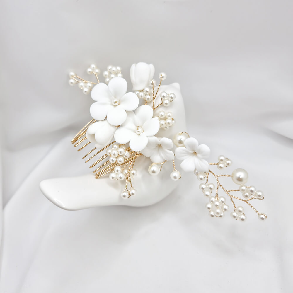 Accesoriu păr mireasă ”Be suave”, alb/ivoire, tip pieptăn, decorat cu floricele din lut polimeric și perluțe mici, 12 cm