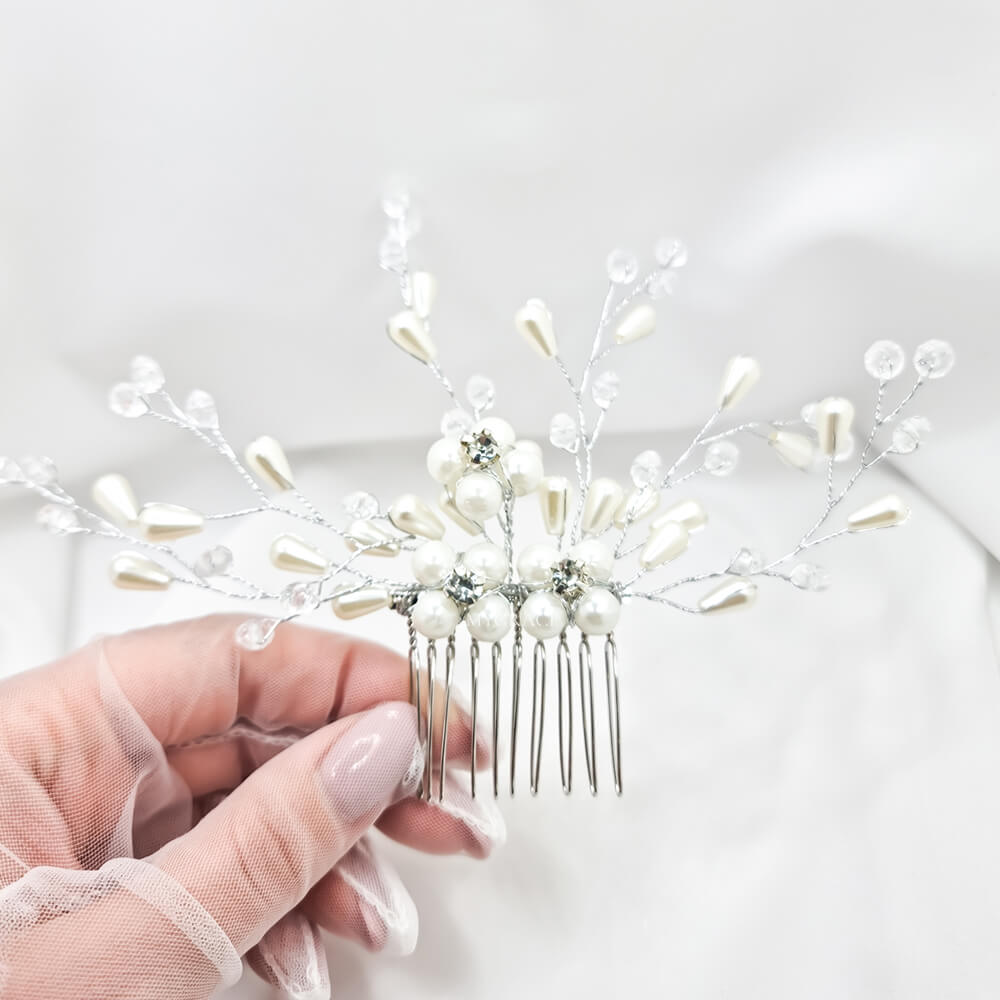 Accesoriu păr mireasă ”Be soft”, alb, tip pieptăn, decorat cu perluțe, model floral