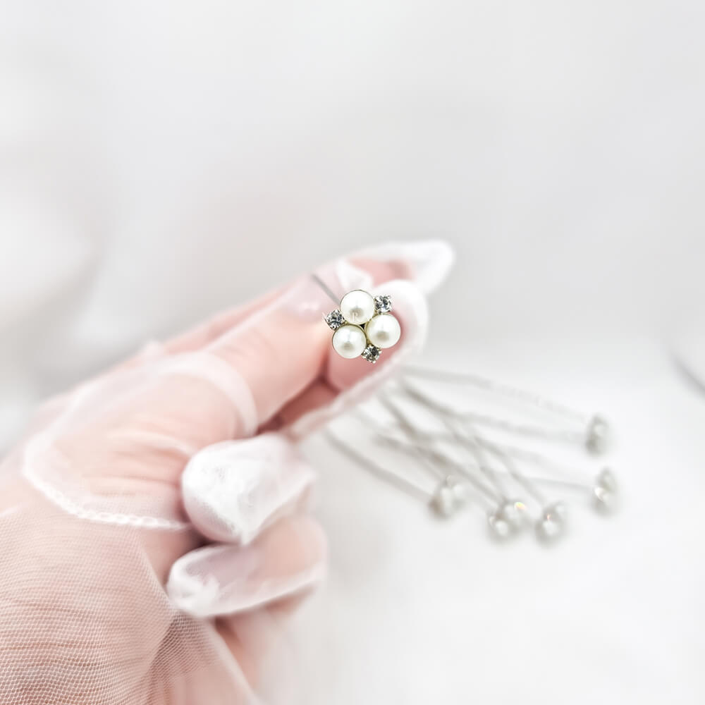 Accesoriu păr mireasă ”Be pure”, alb/argintiu, tip ac de păr, decorat cu perluțe (set 6 buc.)