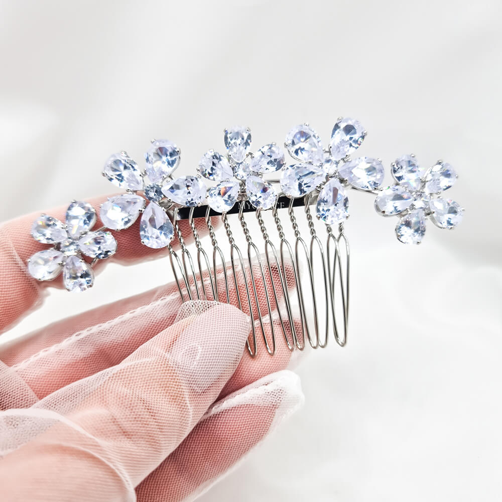 Accesoriu păr mireasă ”Be exquisite”, argintiu, tip pieptăn, decorat cu zirconiu, model floral