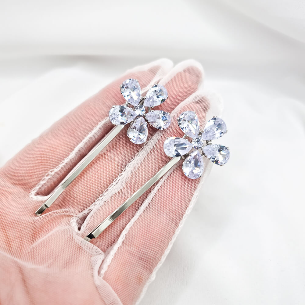 Agrafe păr metalice, argintii, decorate cu zirconiu, model floare, mireasă (set 2 buc.)