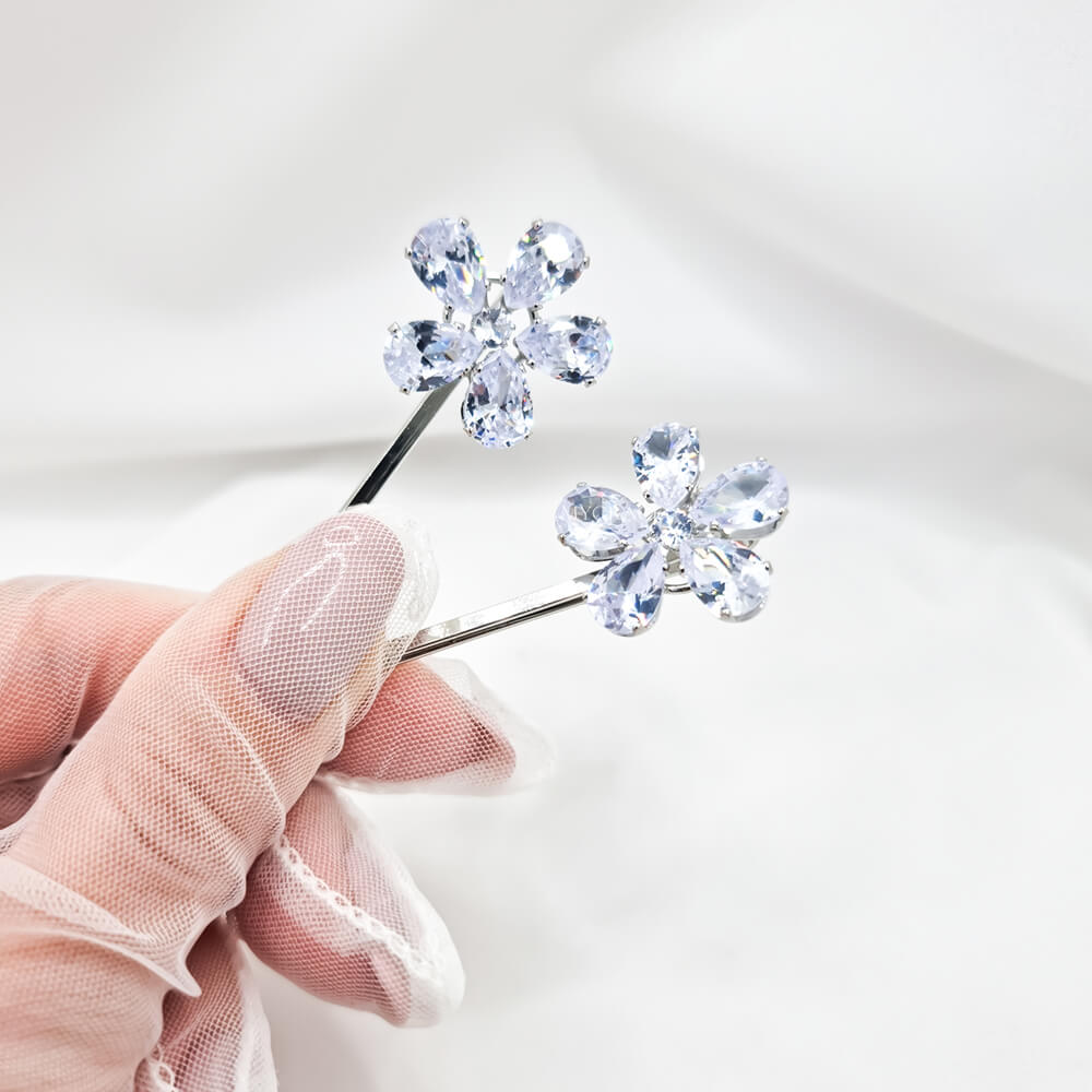 Agrafe păr metalice, argintii, decorate cu zirconiu, model floare, mireasă (set 2 buc.)